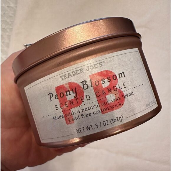 Candle Tin TRADER JOE'S Scented Peony Blossom 5.7 oz. - Picture 1 of 3